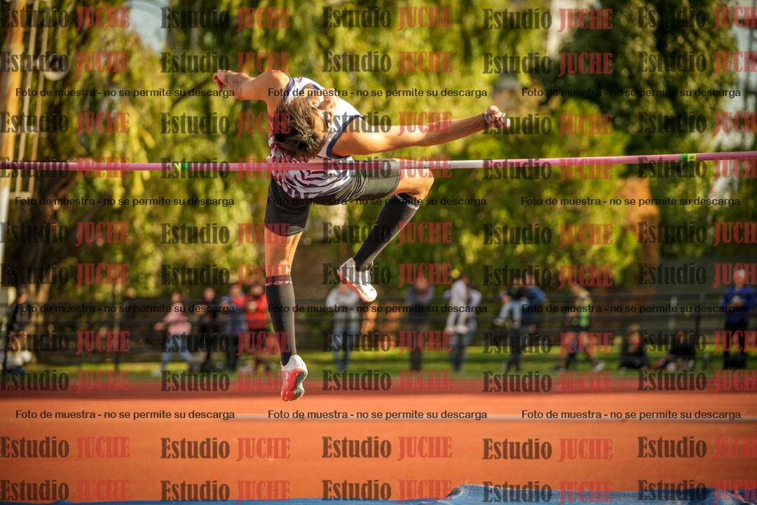 Fotos del salto en alto - incluye todos los grupos