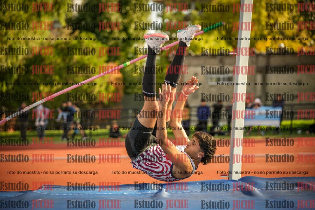 Fotos del salto en alto - incluye todos los grupos