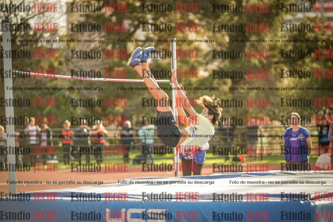 Fotos del salto en alto - incluye todos los grupos