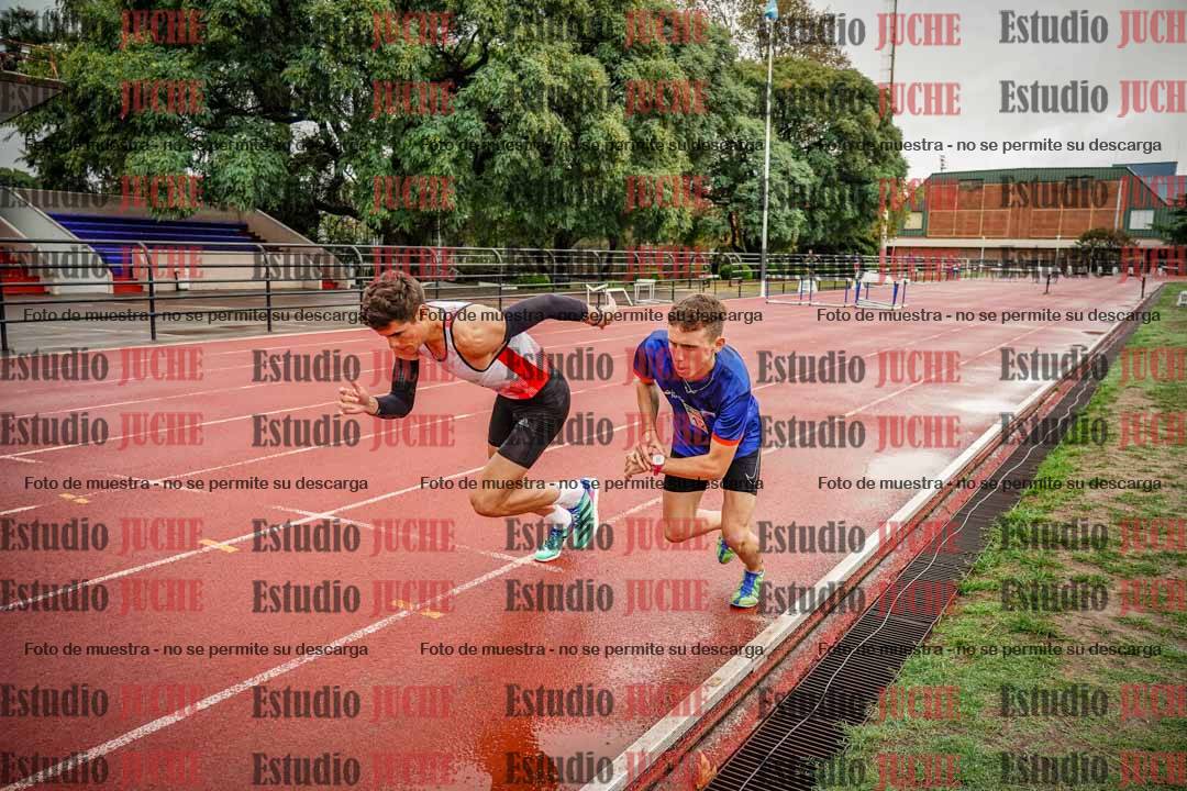 Fotos de los 2000 m con obstáculos de varones
