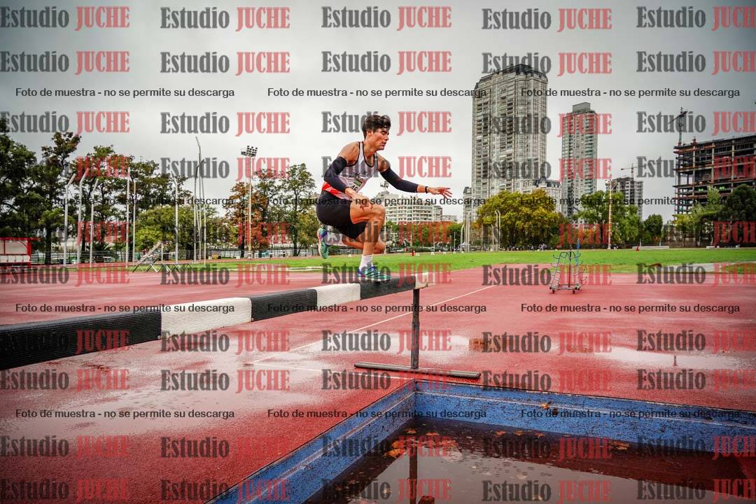 Fotos de los 2000 m con obstáculos de varones