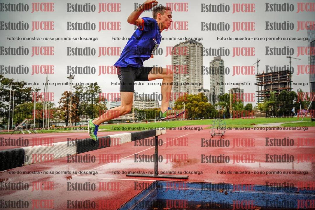 Fotos de los 2000 m con obstáculos de varones