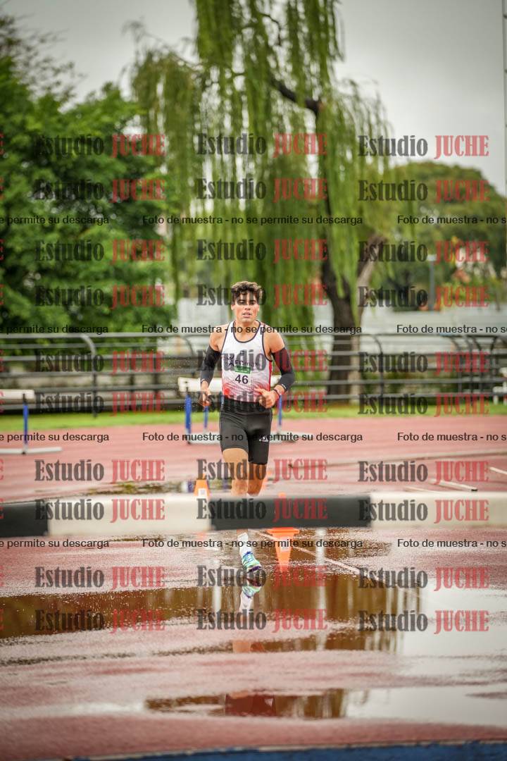 Fotos de los 2000 m con obstáculos de varones