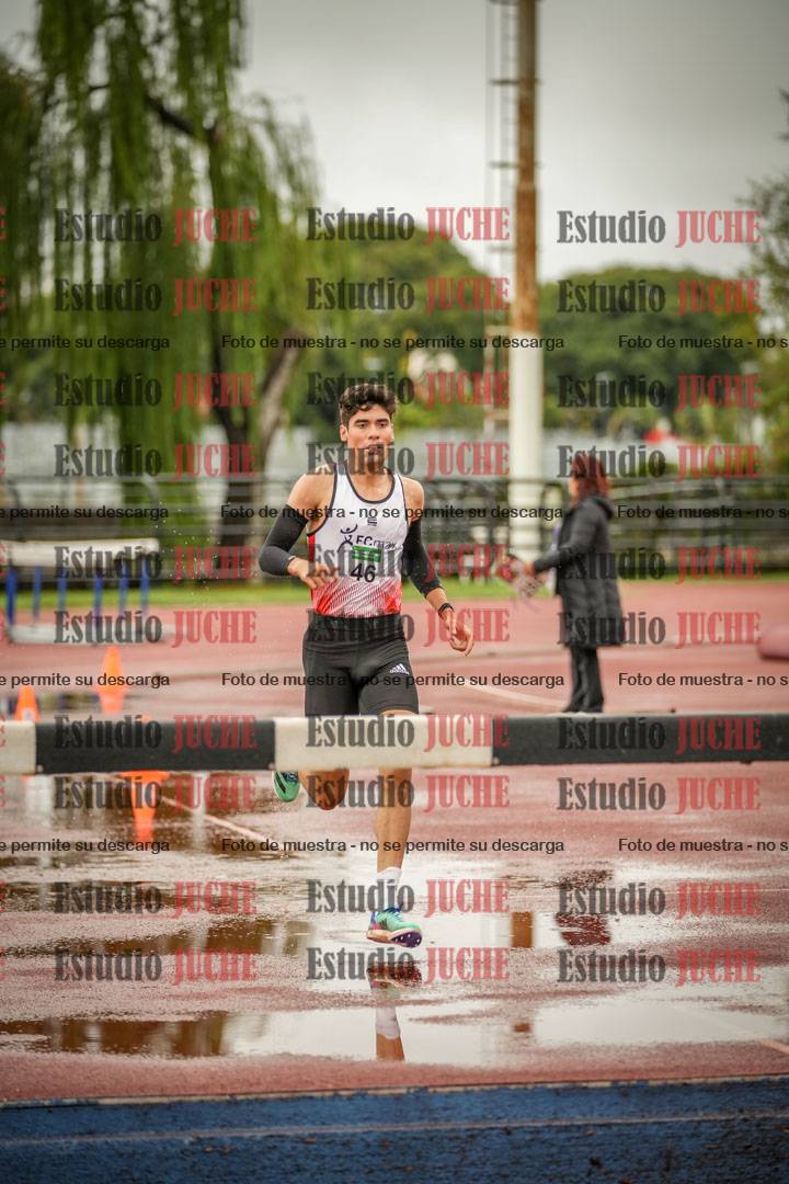 Fotos de los 2000 m con obstáculos de varones