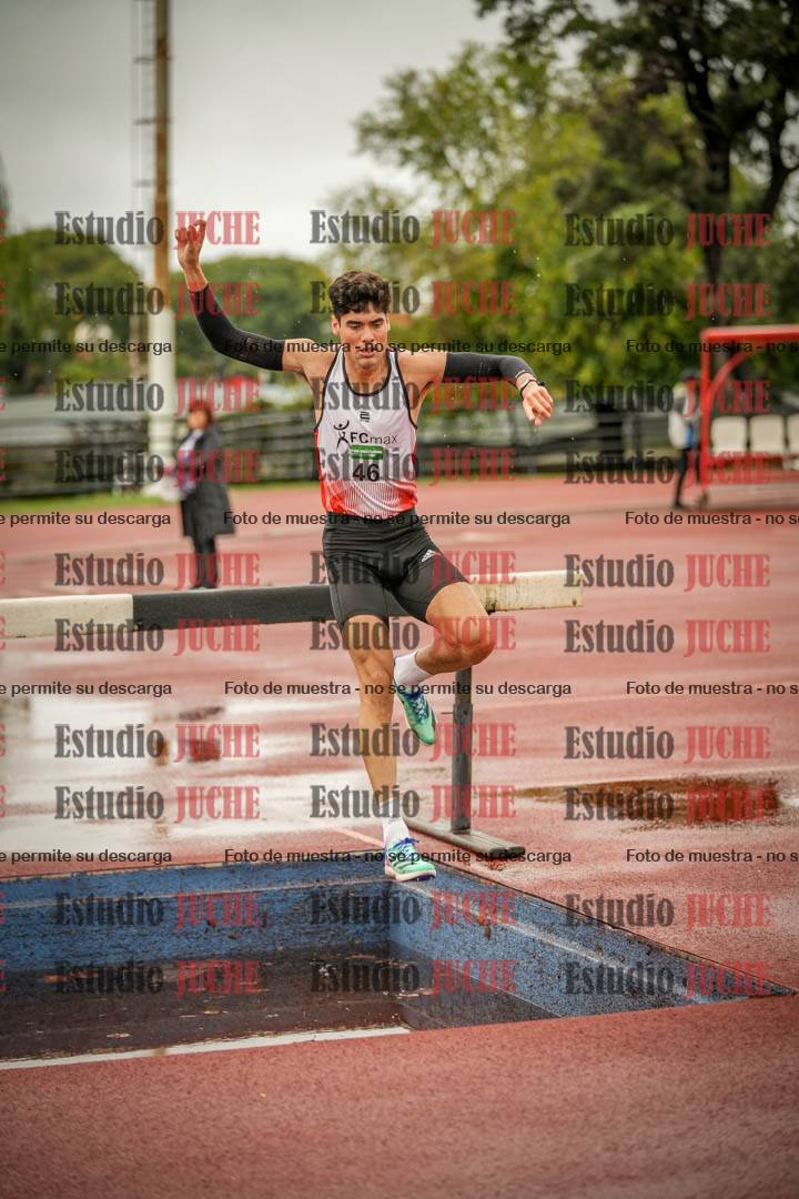 Fotos de los 2000 m con obstáculos de varones