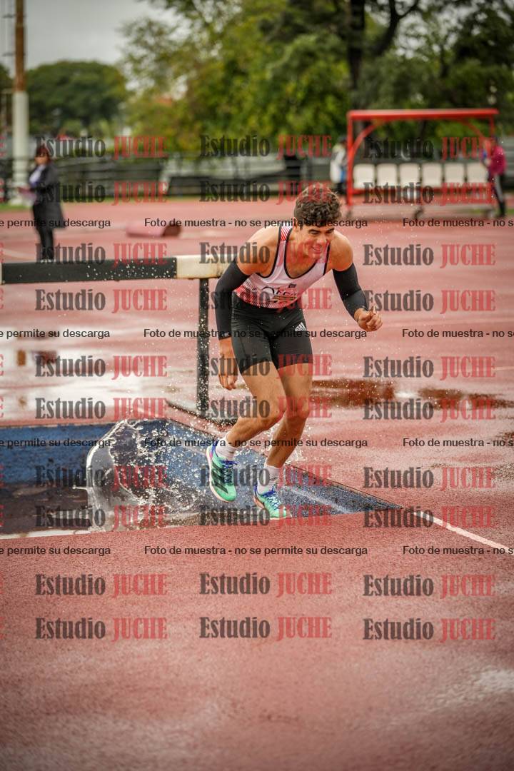 Fotos de los 2000 m con obstáculos de varones
