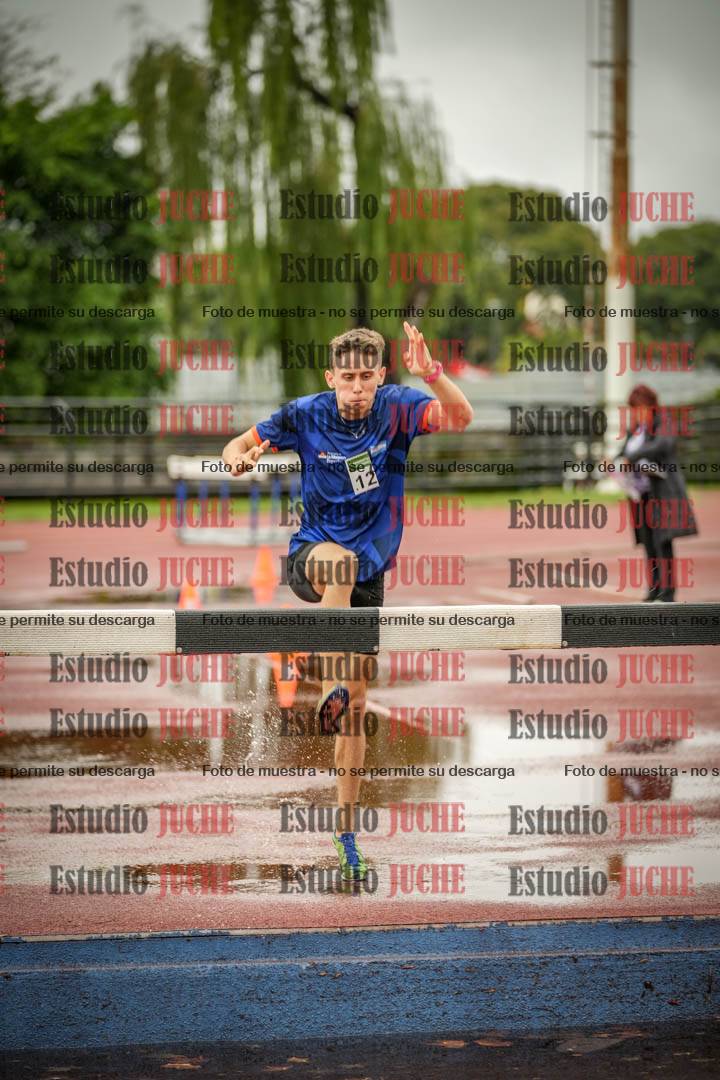 Fotos de los 2000 m con obstáculos de varones