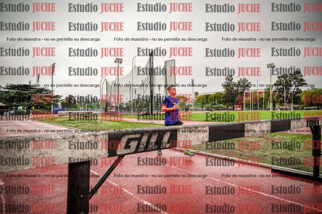Fotos de los 2000 m con obstáculos de varones