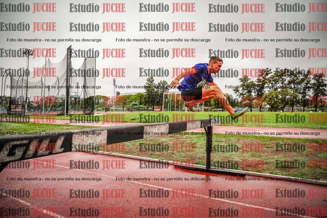 Fotos de los 2000 m con obstáculos de varones