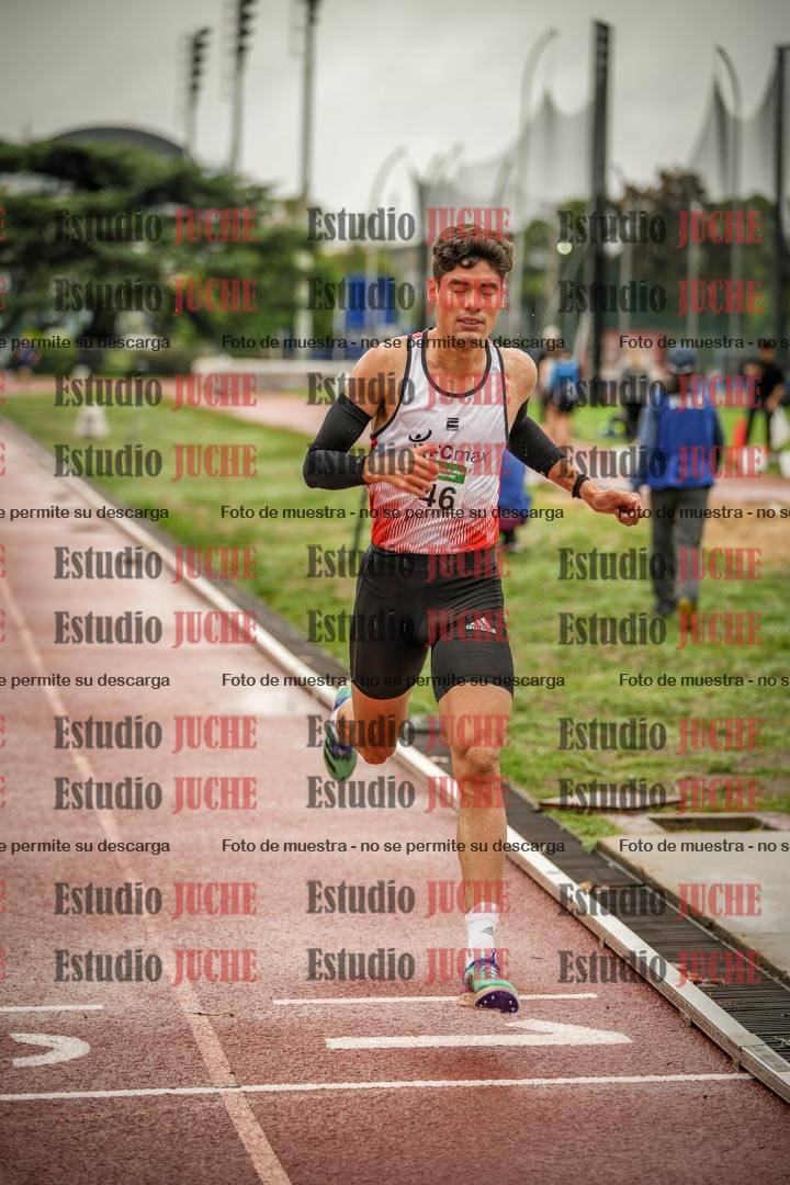 Fotos de los 2000 m con obstáculos de varones