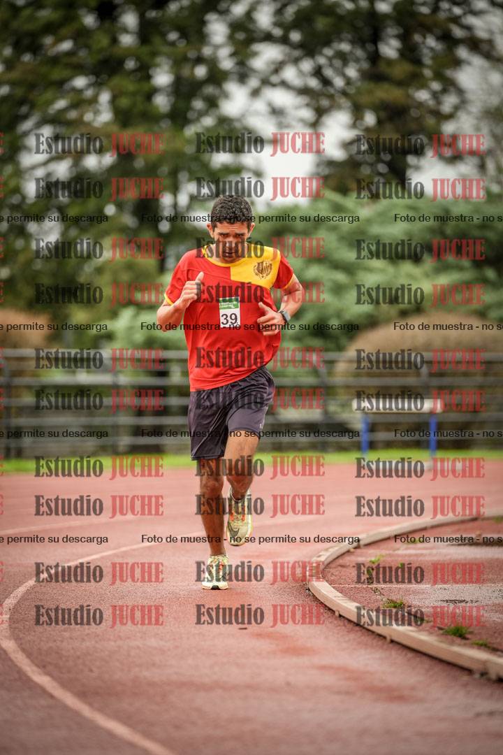 Fotos de los 5000 m de varones - serie 1