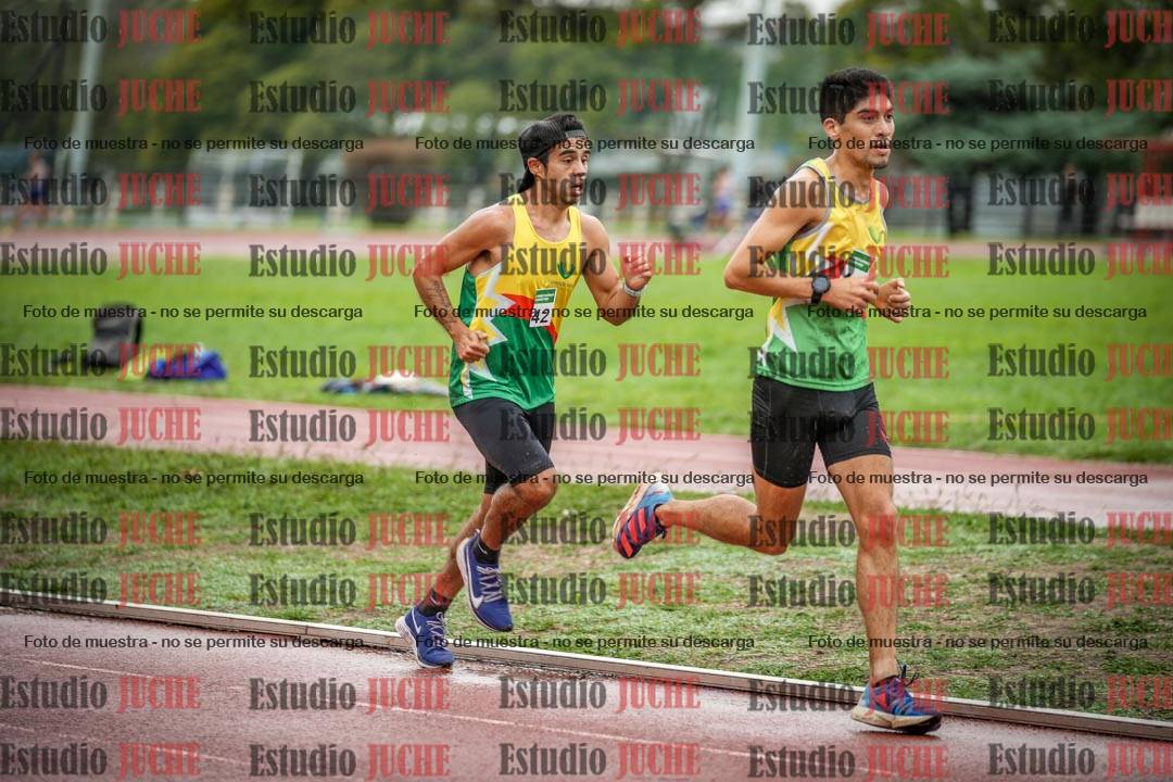 Fotos de los 5000 m de varones - serie 1