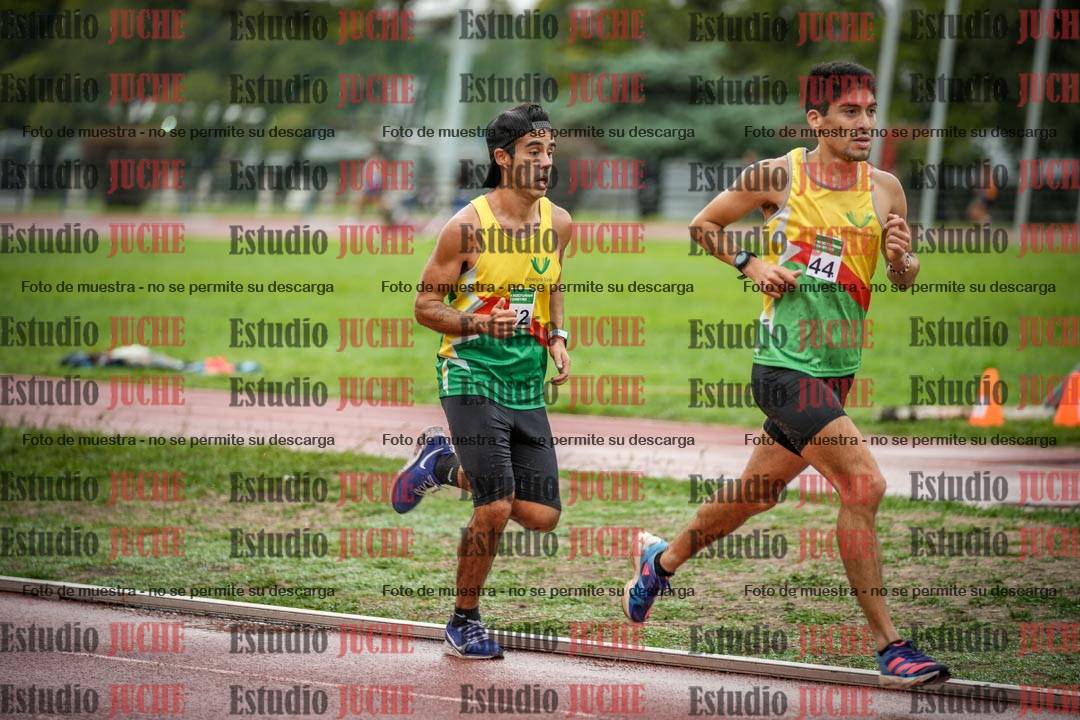 Fotos de los 5000 m de varones - serie 1