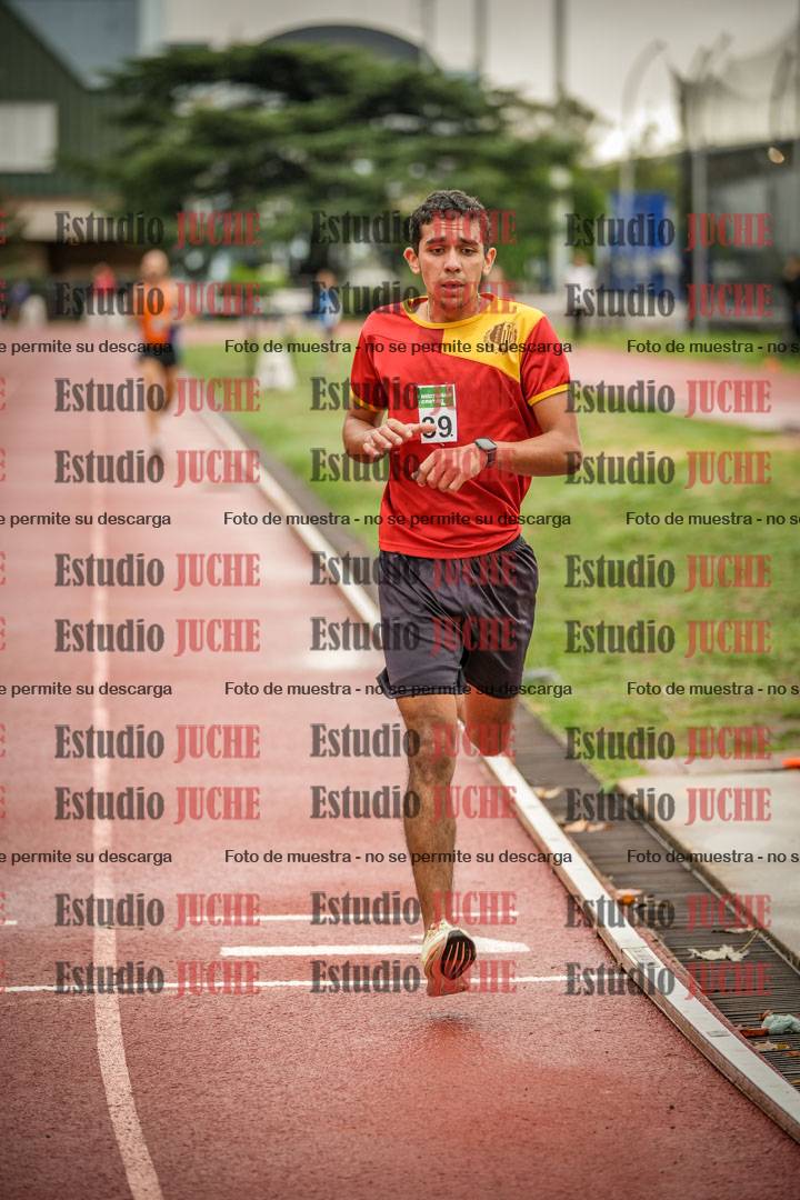 Fotos de los 5000 m de varones - serie 1