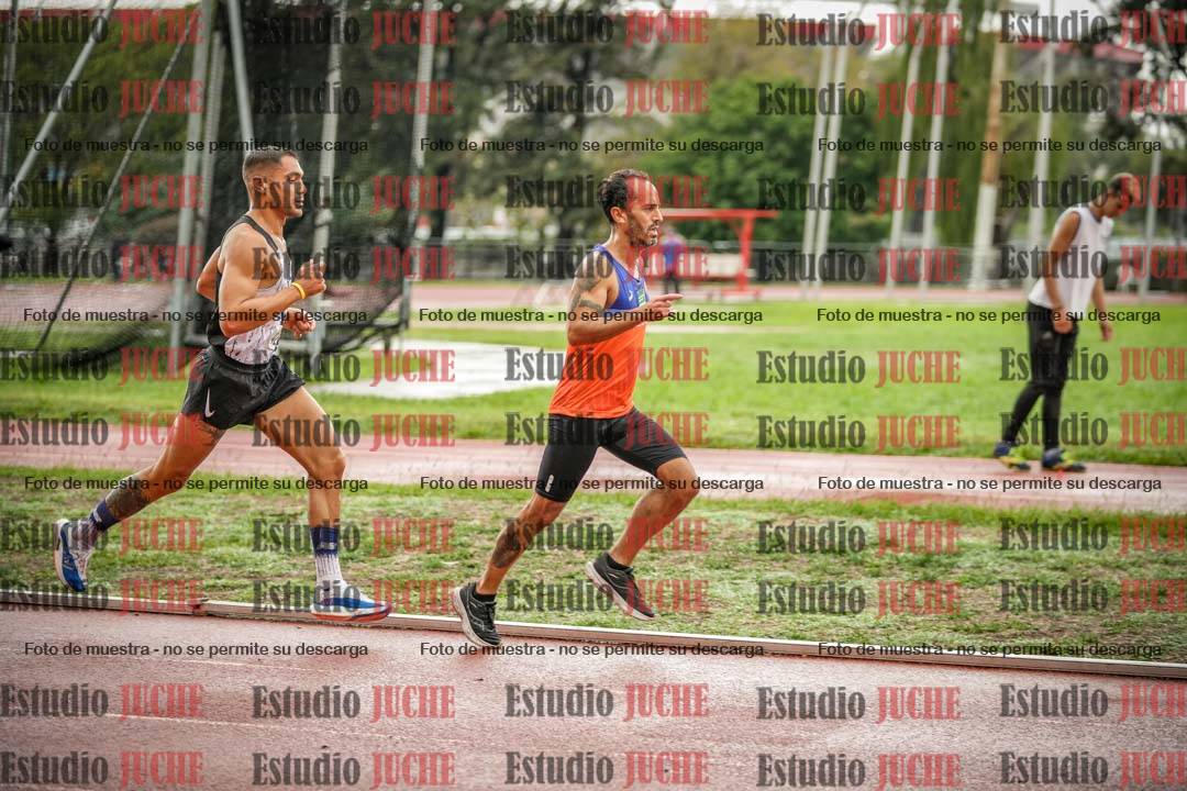Fotos de los 5000 m de varones - serie 2