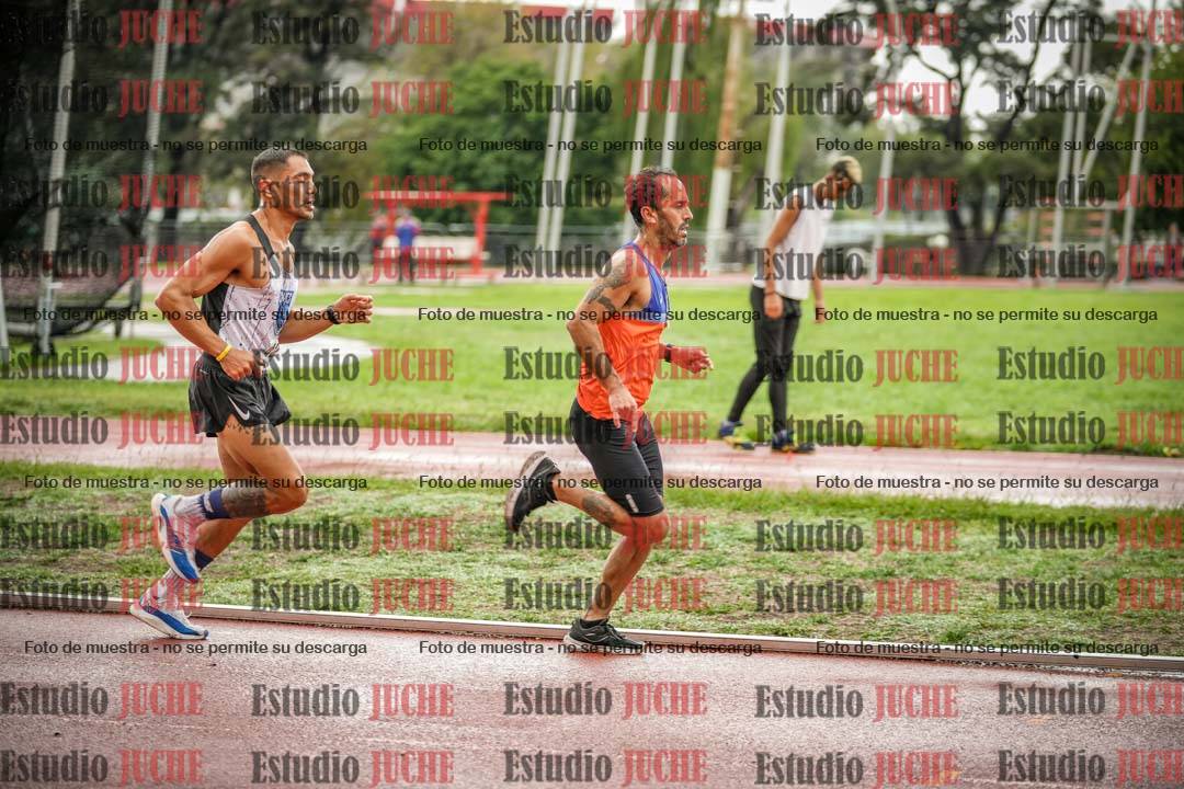 Fotos de los 5000 m de varones - serie 2