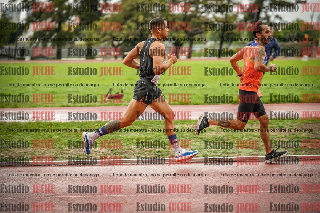 Fotos de los 5000 m de varones - serie 2