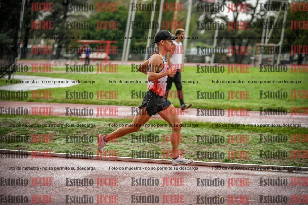 Fotos de los 5000 m de varones - serie 2