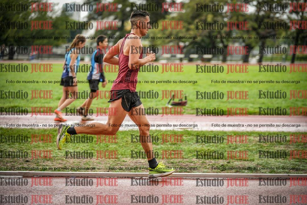 Fotos de los 5000 m de varones - serie 2