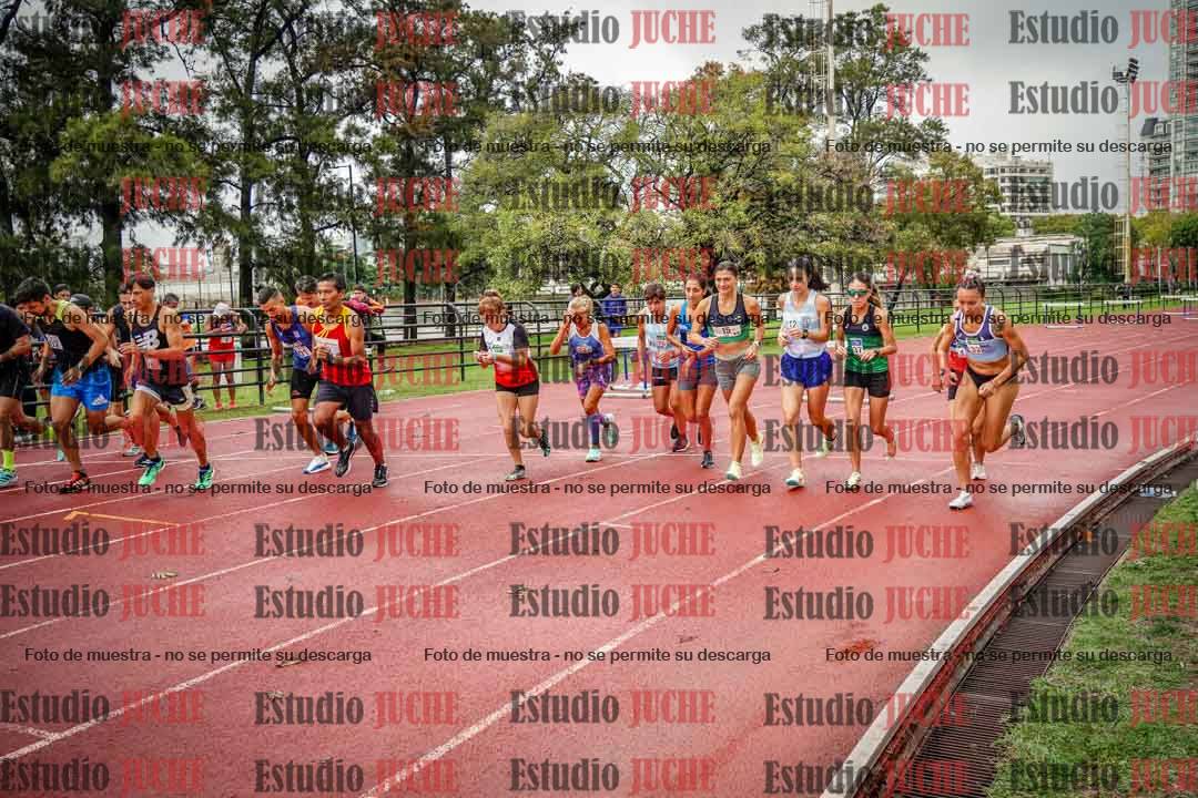 Fotos de los 5000 m de mujeres y varones - serie 3