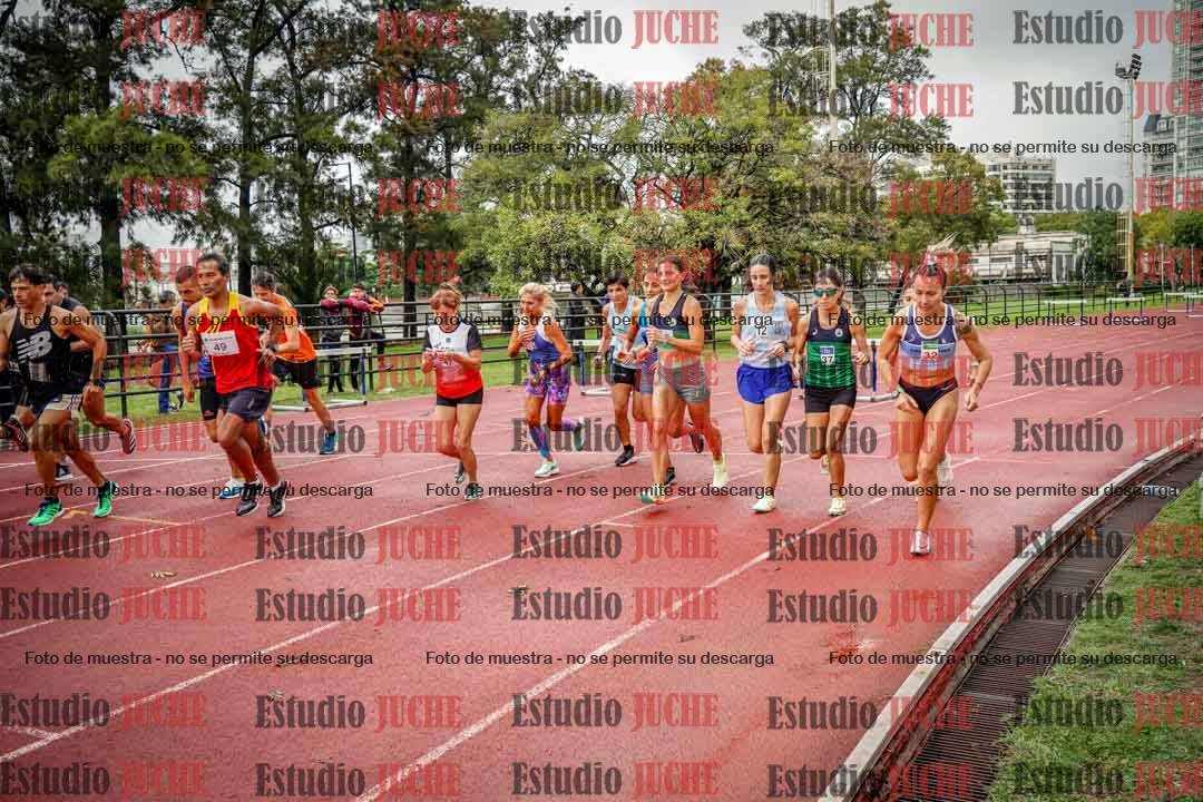 Fotos de los 5000 m de mujeres y varones - serie 3