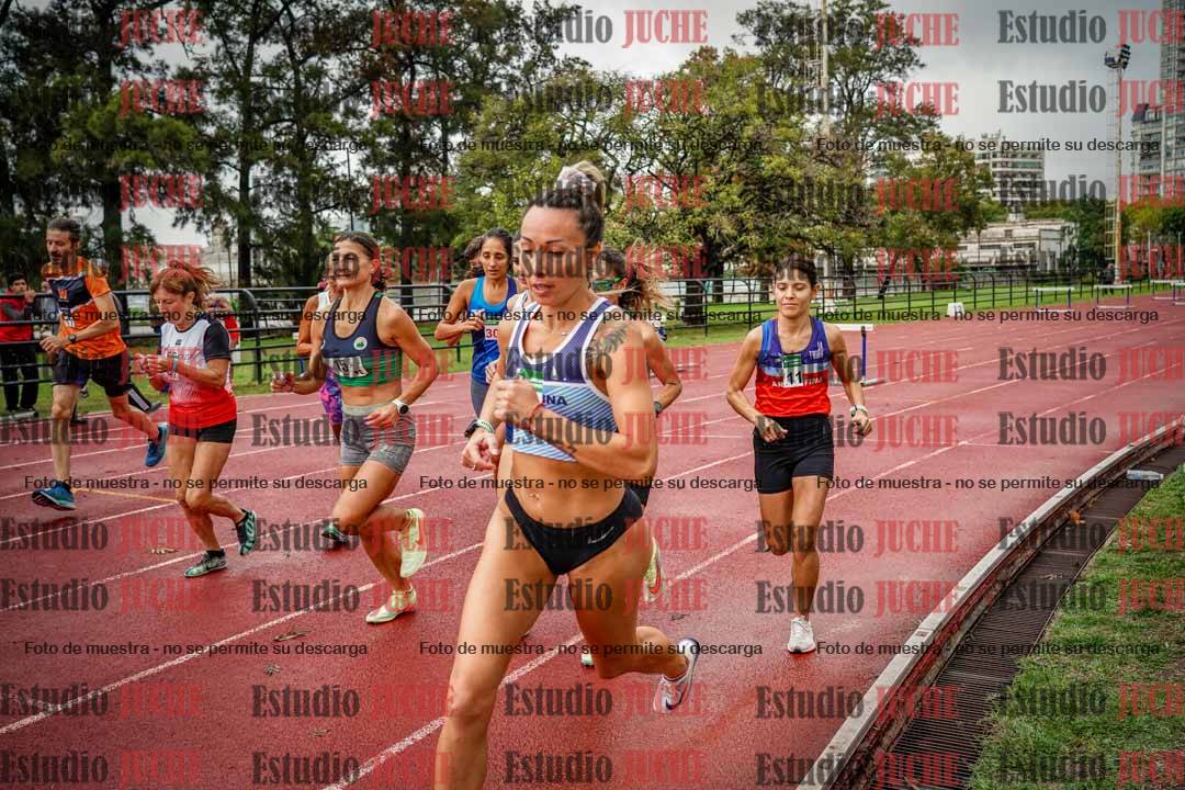 Fotos de los 5000 m de mujeres y varones - serie 3