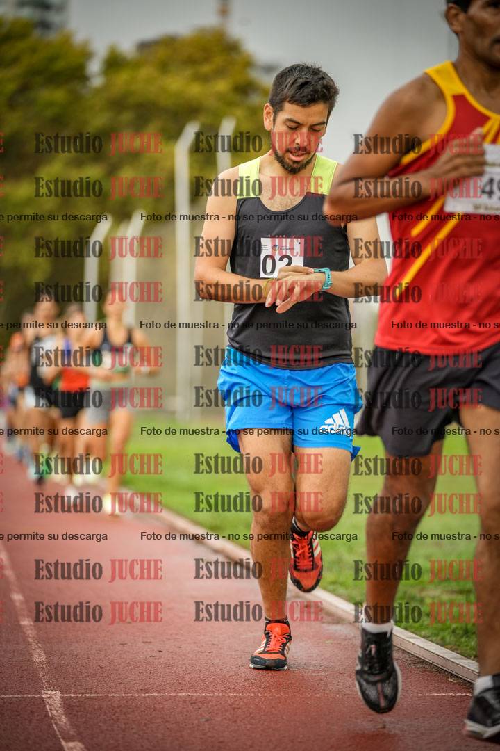 Fotos de los 5000 m de mujeres y varones - serie 3