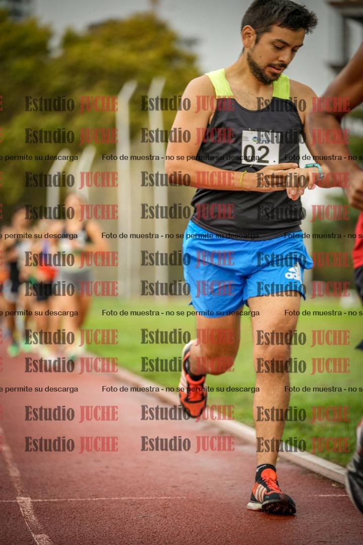 Fotos de los 5000 m de mujeres y varones - serie 3