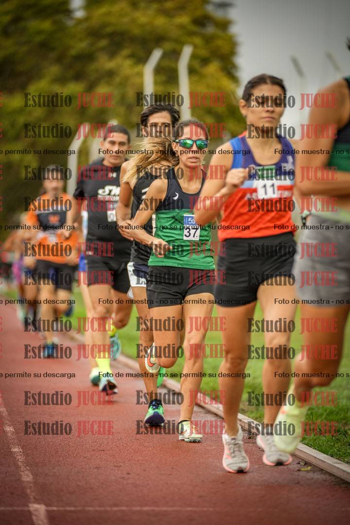 Fotos de los 5000 m de mujeres y varones - serie 3