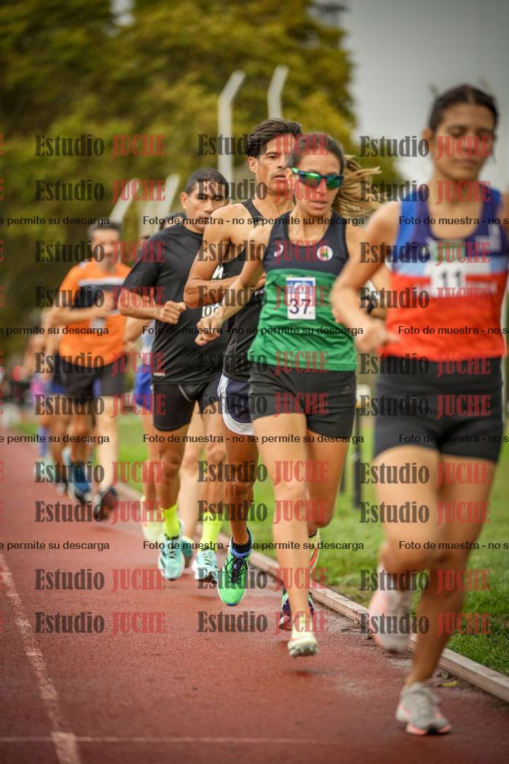 Fotos de los 5000 m de mujeres y varones - serie 3