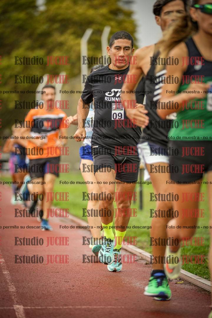 Fotos de los 5000 m de mujeres y varones - serie 3