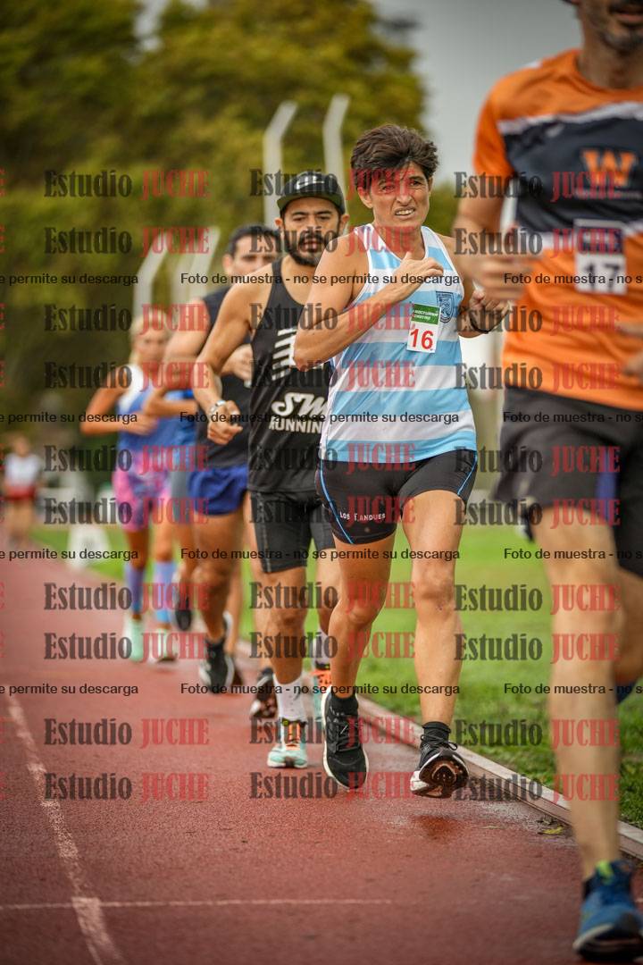 Fotos de los 5000 m de mujeres y varones - serie 3