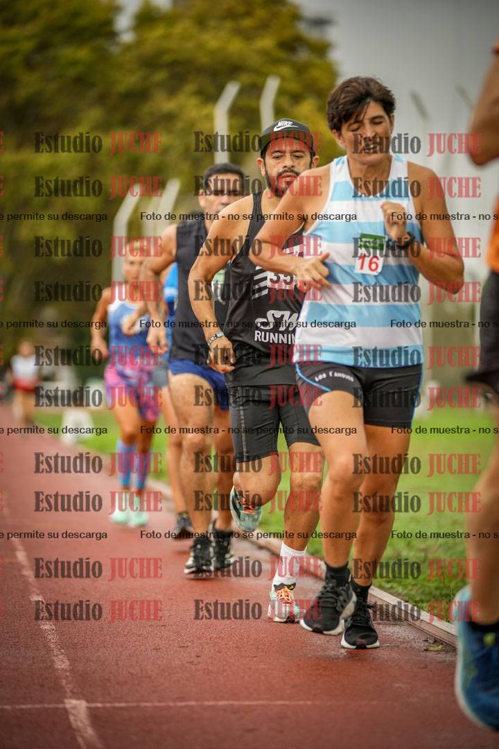 Fotos de los 5000 m de mujeres y varones - serie 3