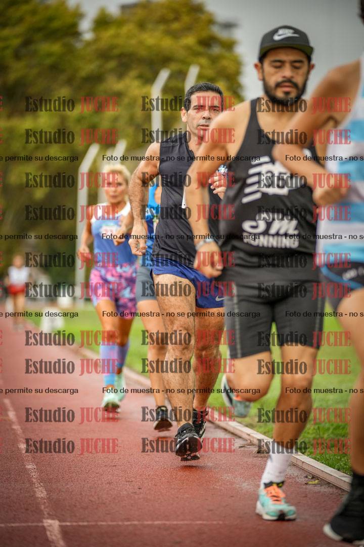 Fotos de los 5000 m de mujeres y varones - serie 3