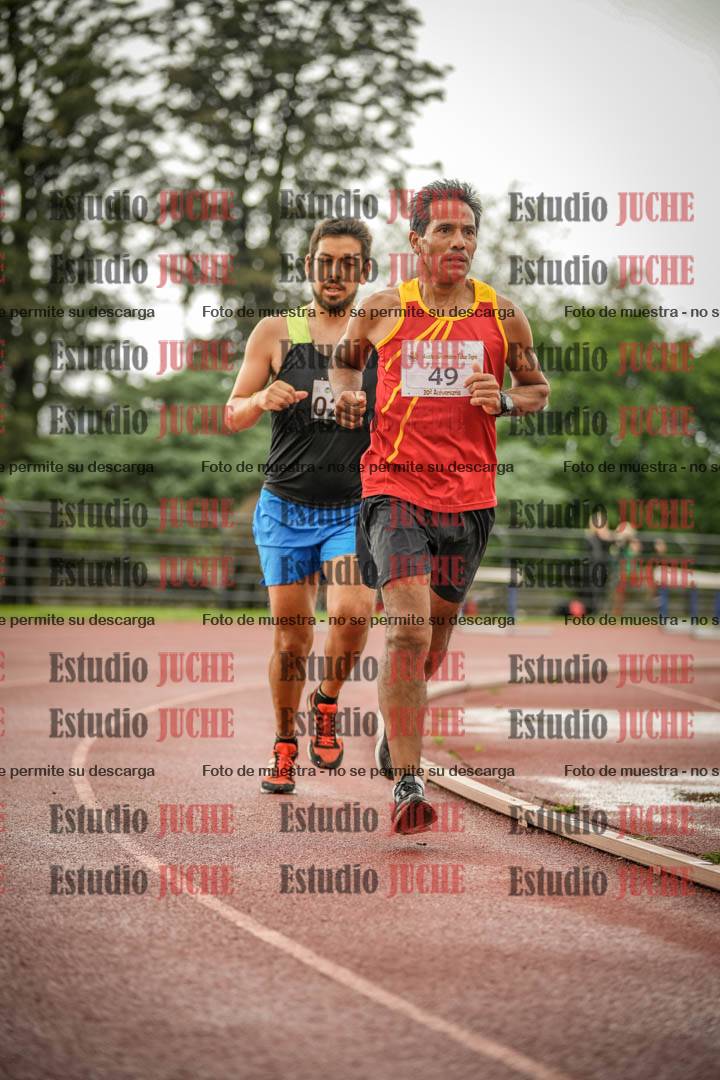 Fotos de los 5000 m de mujeres y varones - serie 3