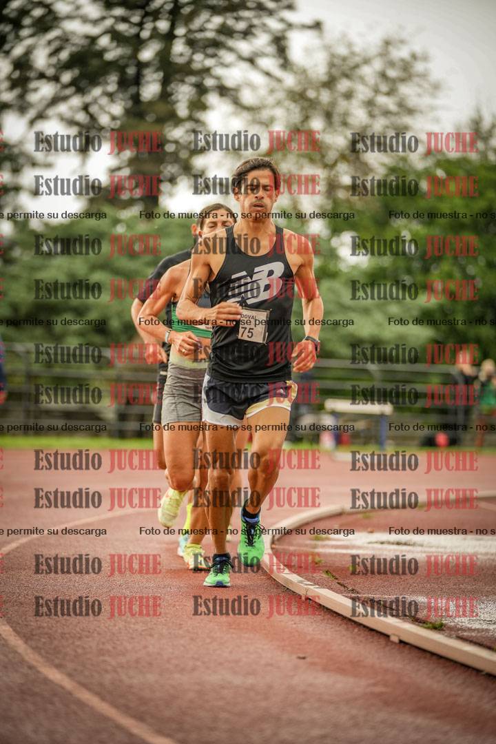 Fotos de los 5000 m de mujeres y varones - serie 3