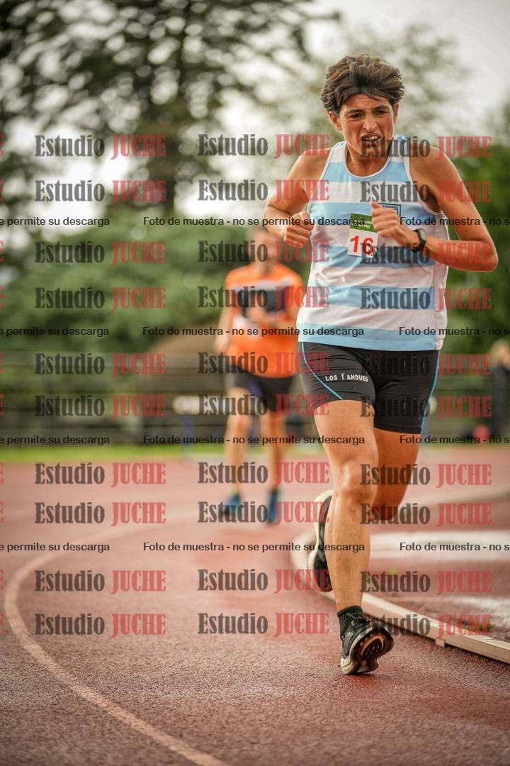 Fotos de los 5000 m de mujeres y varones - serie 3