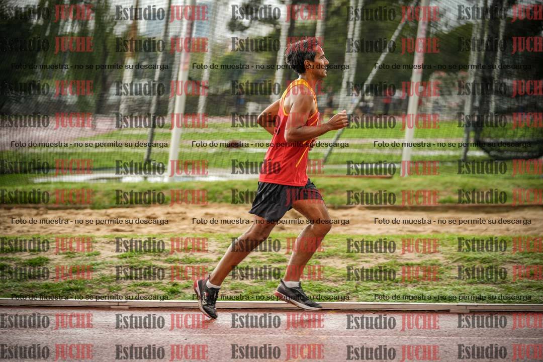 Fotos de los 5000 m de mujeres y varones - serie 3