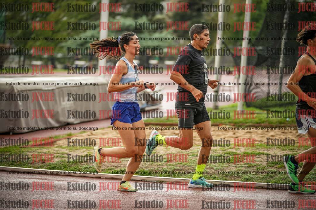 Fotos de los 5000 m de mujeres y varones - serie 3