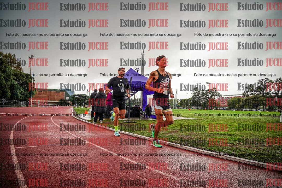 Fotos de los 5000 m de mujeres y varones - serie 3