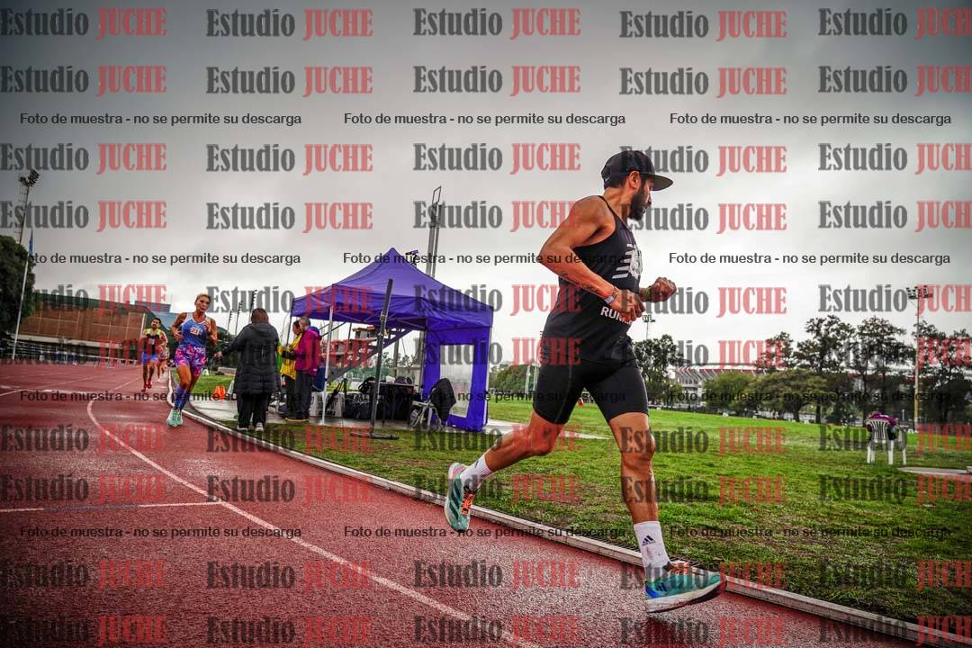 Fotos de los 5000 m de mujeres y varones - serie 3