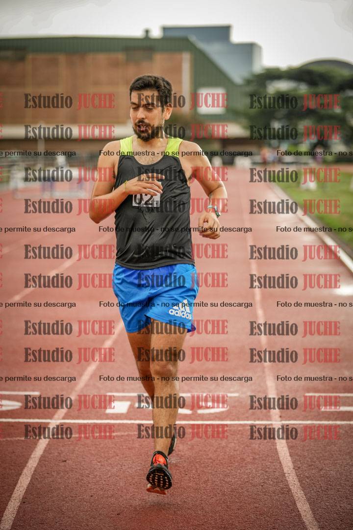 Fotos de los 5000 m de mujeres y varones - serie 3