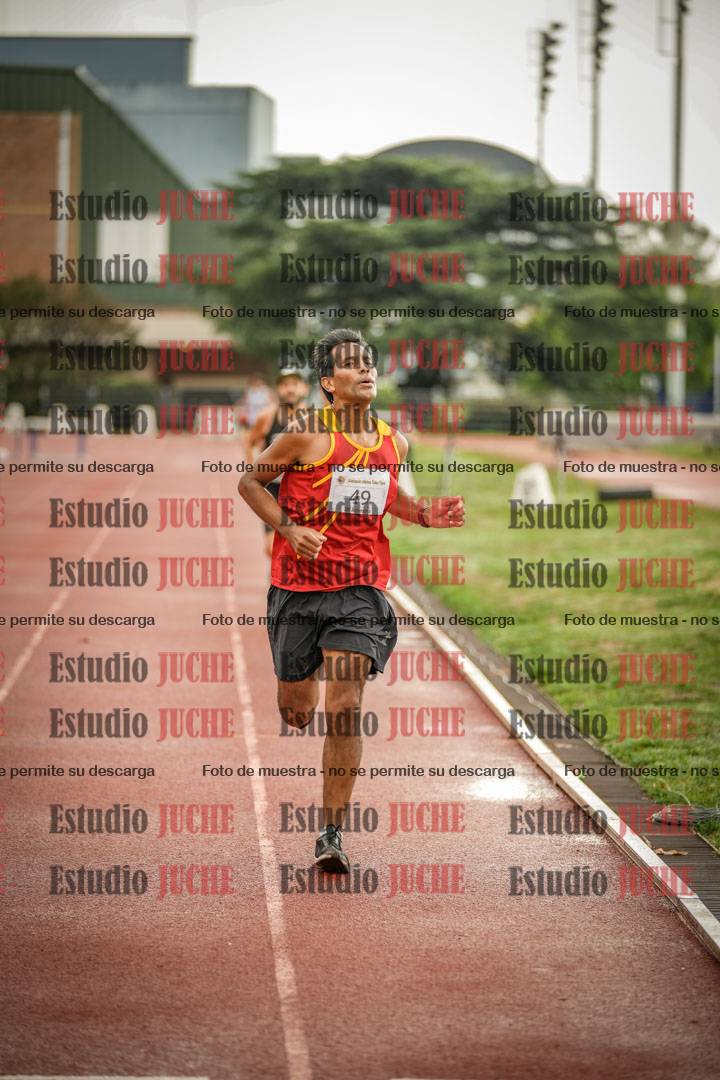 Fotos de los 5000 m de mujeres y varones - serie 3