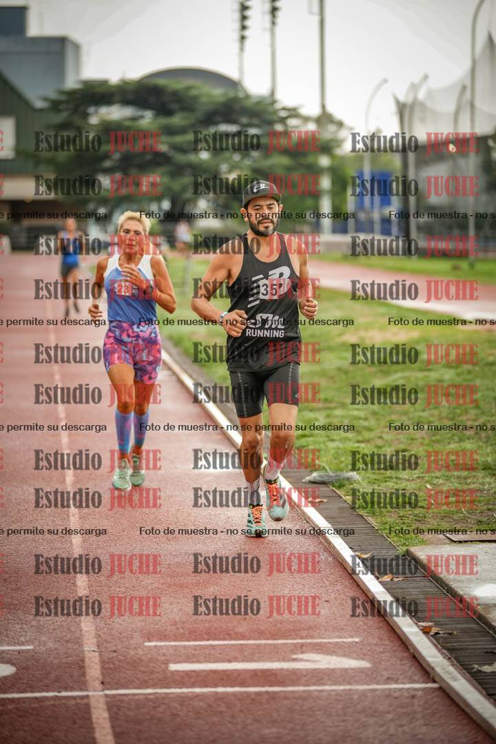 Fotos de los 5000 m de mujeres y varones - serie 3