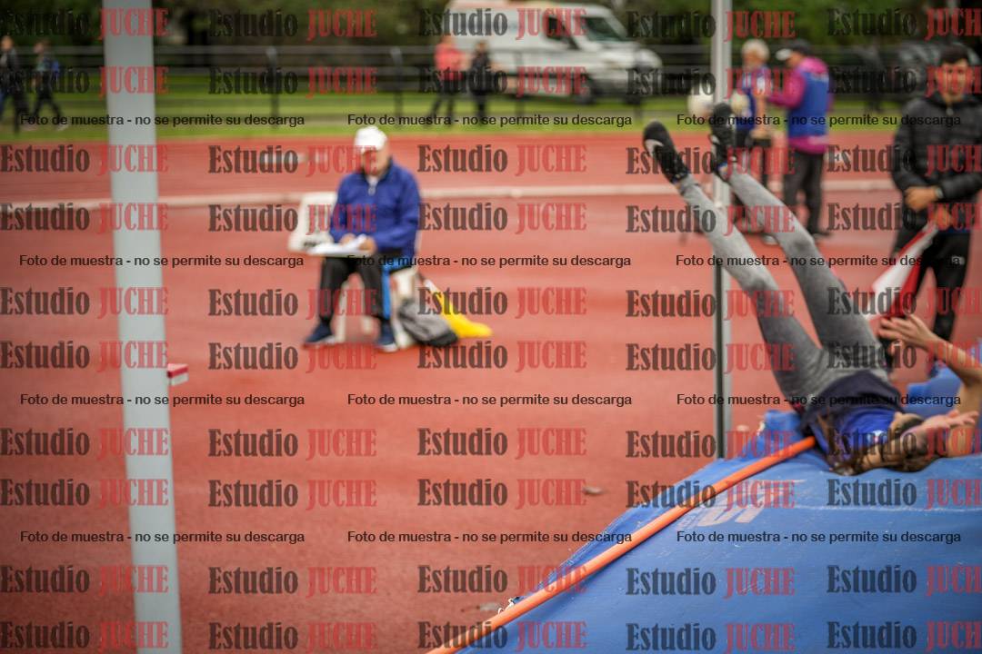 Fotos del salto en alto - incluye todos los grupos