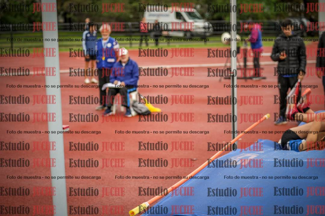 Fotos del salto en alto - incluye todos los grupos