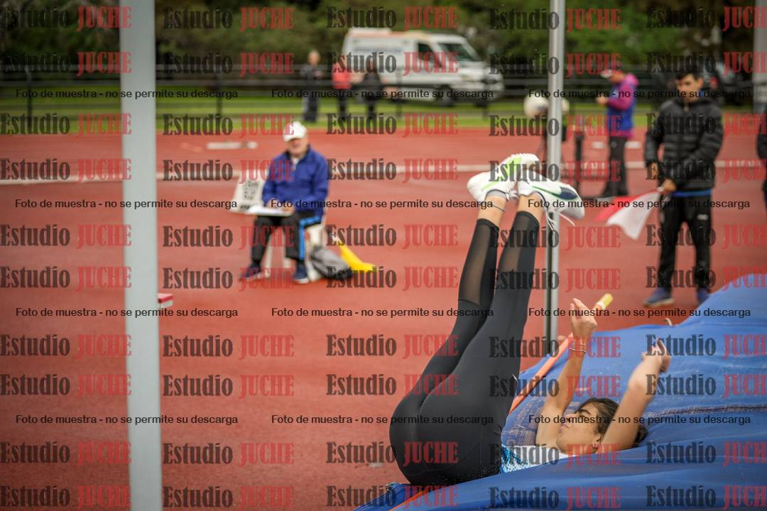 Fotos del salto en alto - incluye todos los grupos