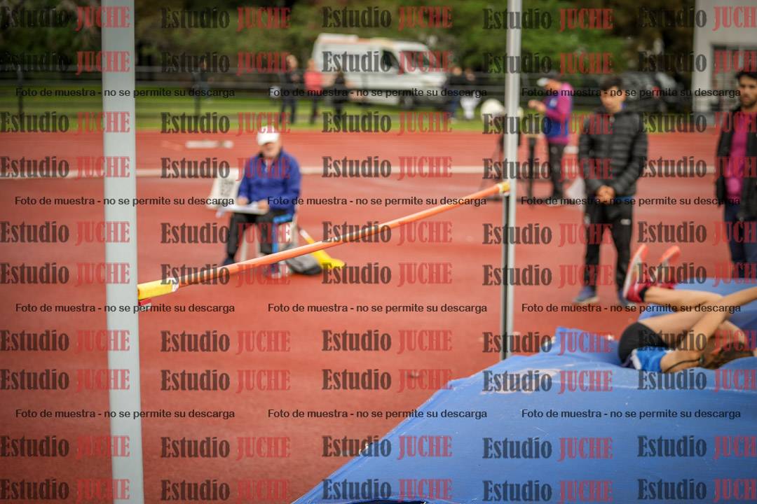Fotos del salto en alto - incluye todos los grupos