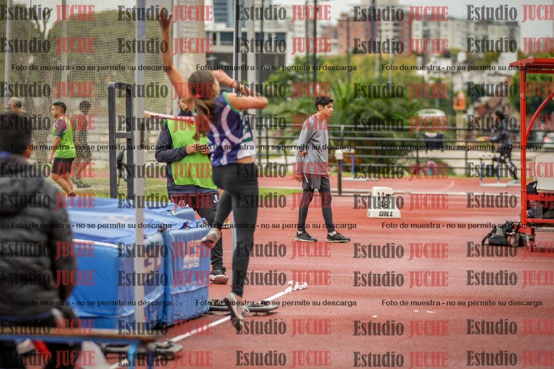 Fotos del salto en alto - incluye todos los grupos