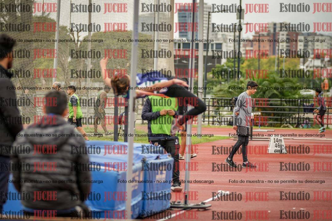 Fotos del salto en alto - incluye todos los grupos